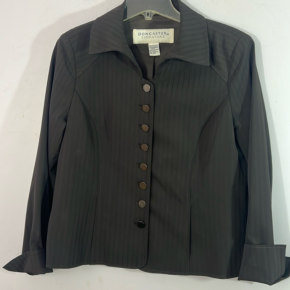 Delightful Doncaster signature dark brown lined button front jacket, 12P